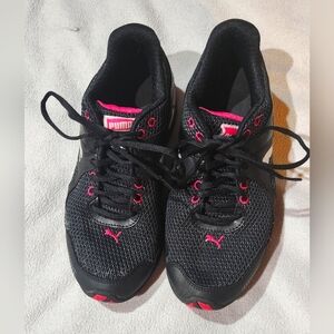 Puma Women's Black and Pink Athletic Sneakers Size 9